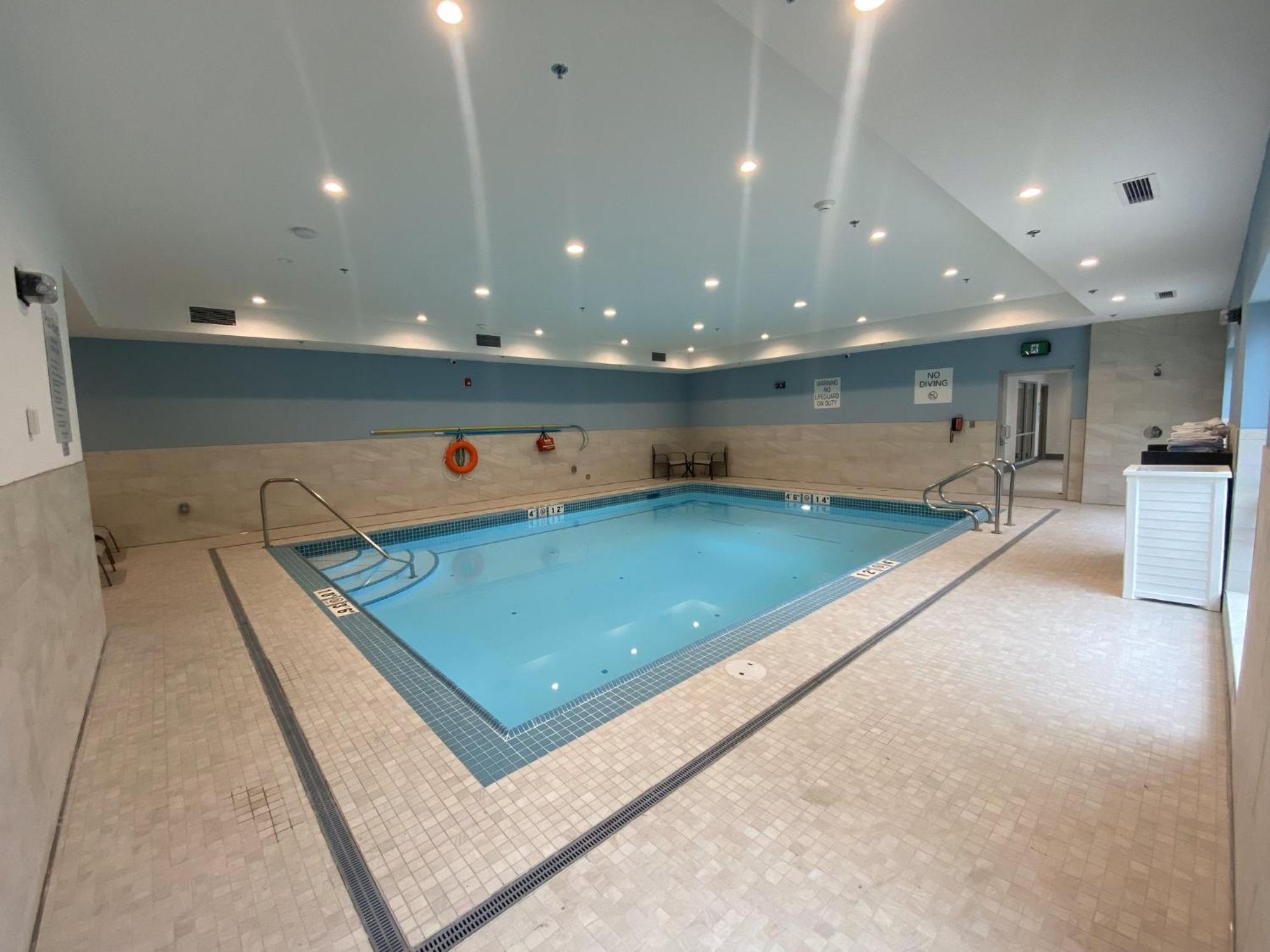 Holiday Inn Express & Suites - Courtenay - Comox By Ihg エクステリア 写真