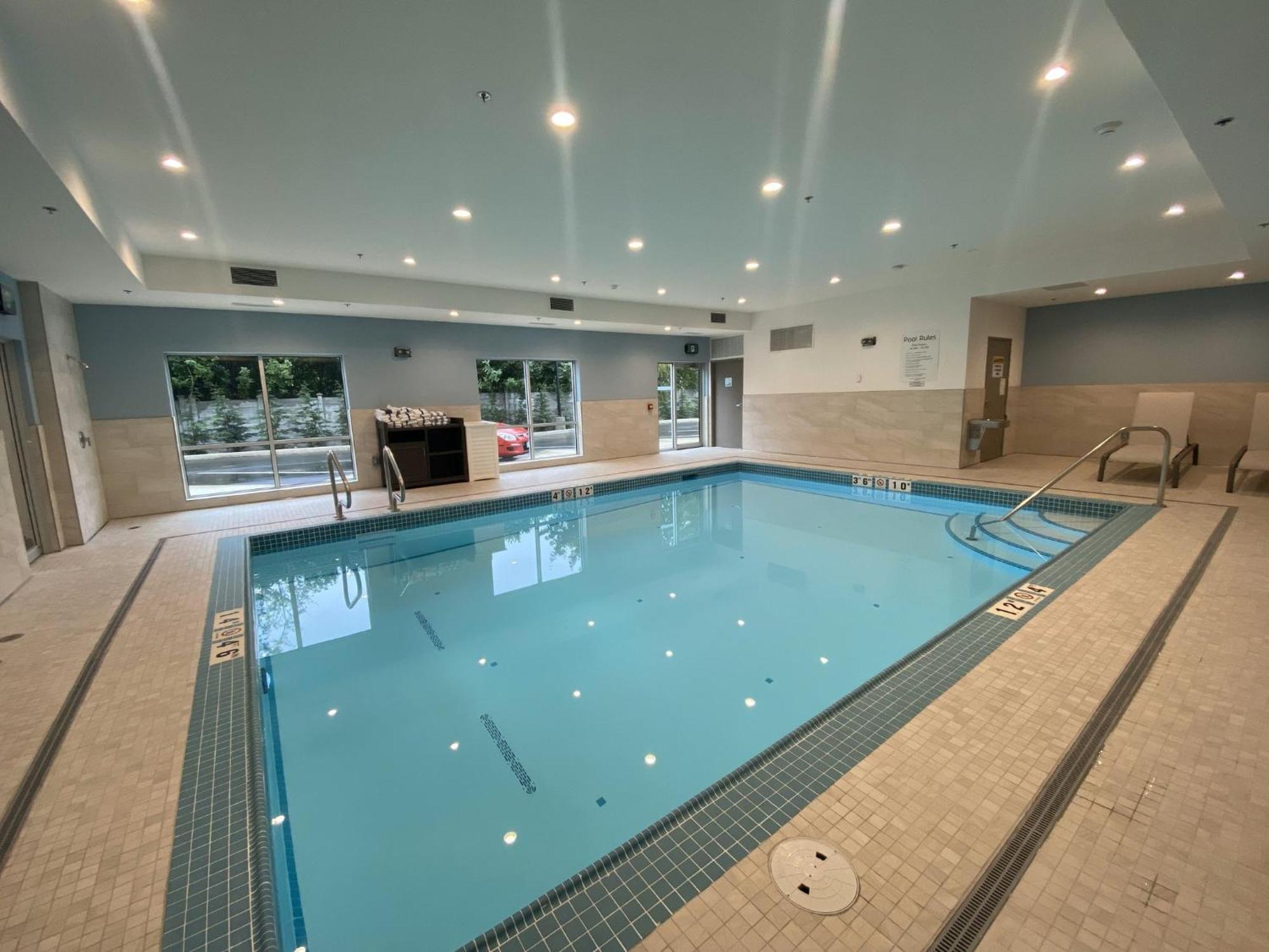 Holiday Inn Express & Suites - Courtenay - Comox By Ihg エクステリア 写真